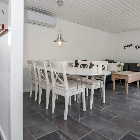 Three-bedroom Holiday In 2 Ferienhaus