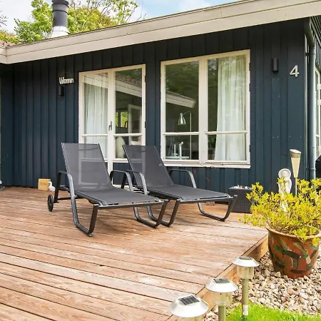 Three-bedroom Holiday In 2 Ferienhaus *